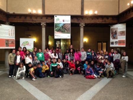 Imagen Un millar de escolares visitan la exposición sobre los primeros pobladores segovianos